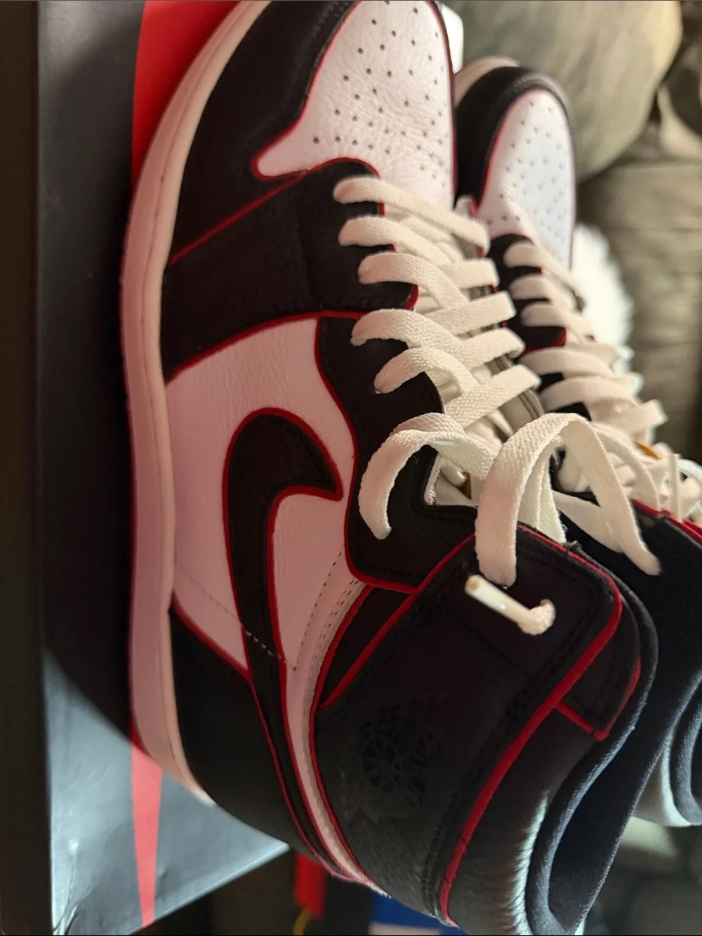 Retro Jordan 1 OG Bloodline